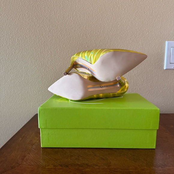 Sam Edelman Gold hologram finish stiletto pumps. New with box Size 7 - Picture 8 of 11